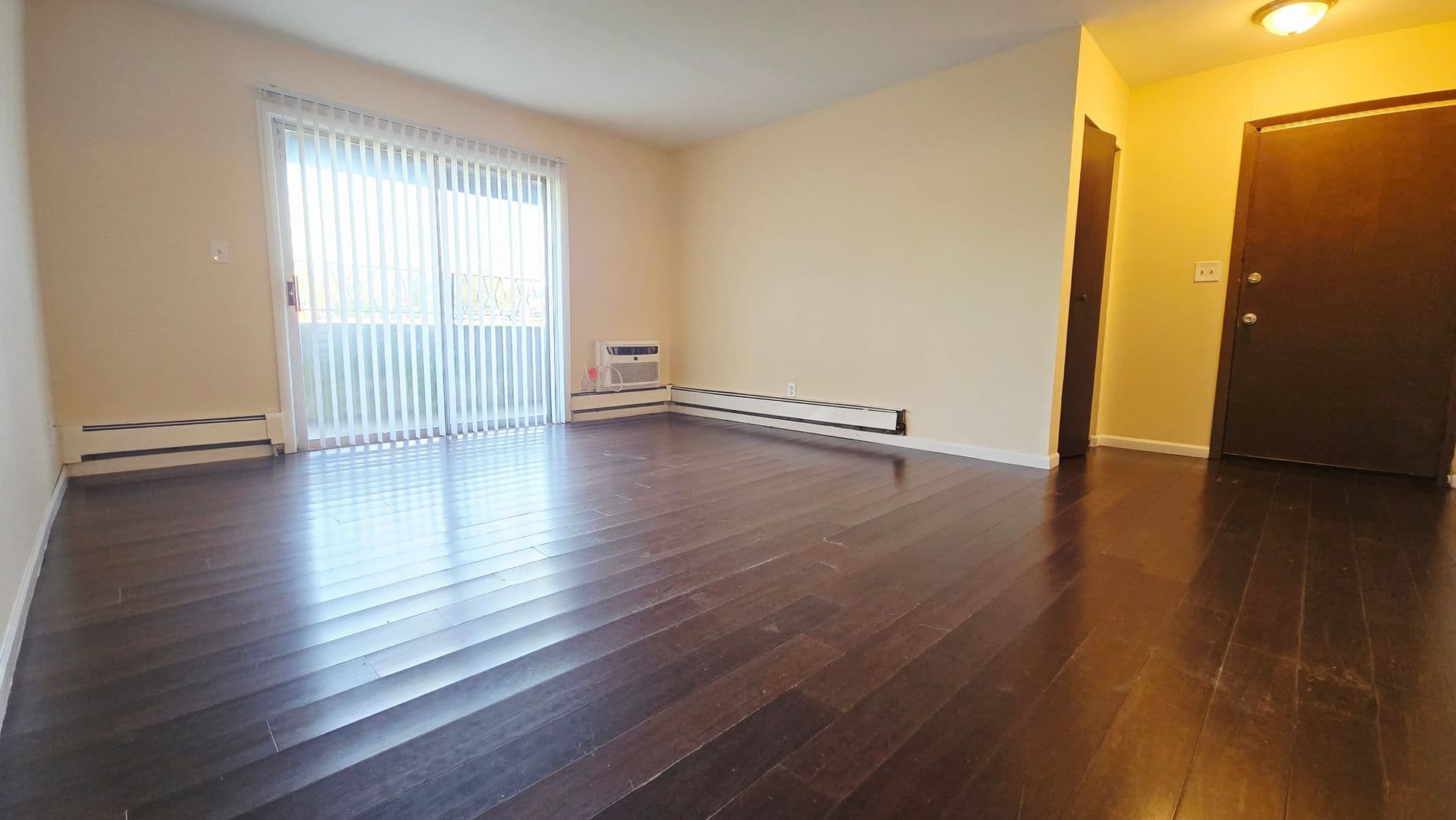 Rockford Apartment: 3627-3631 N Rockton Ave