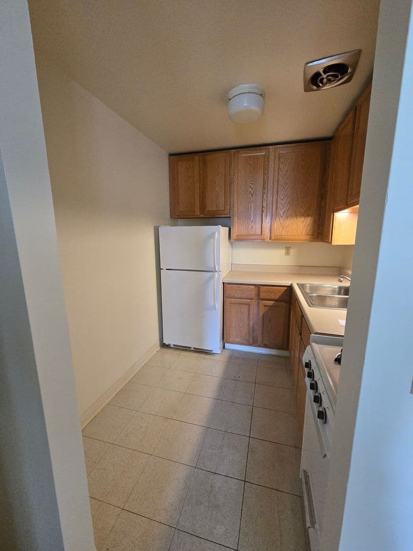 Rockford Apartment: 444 Gramercy Drive