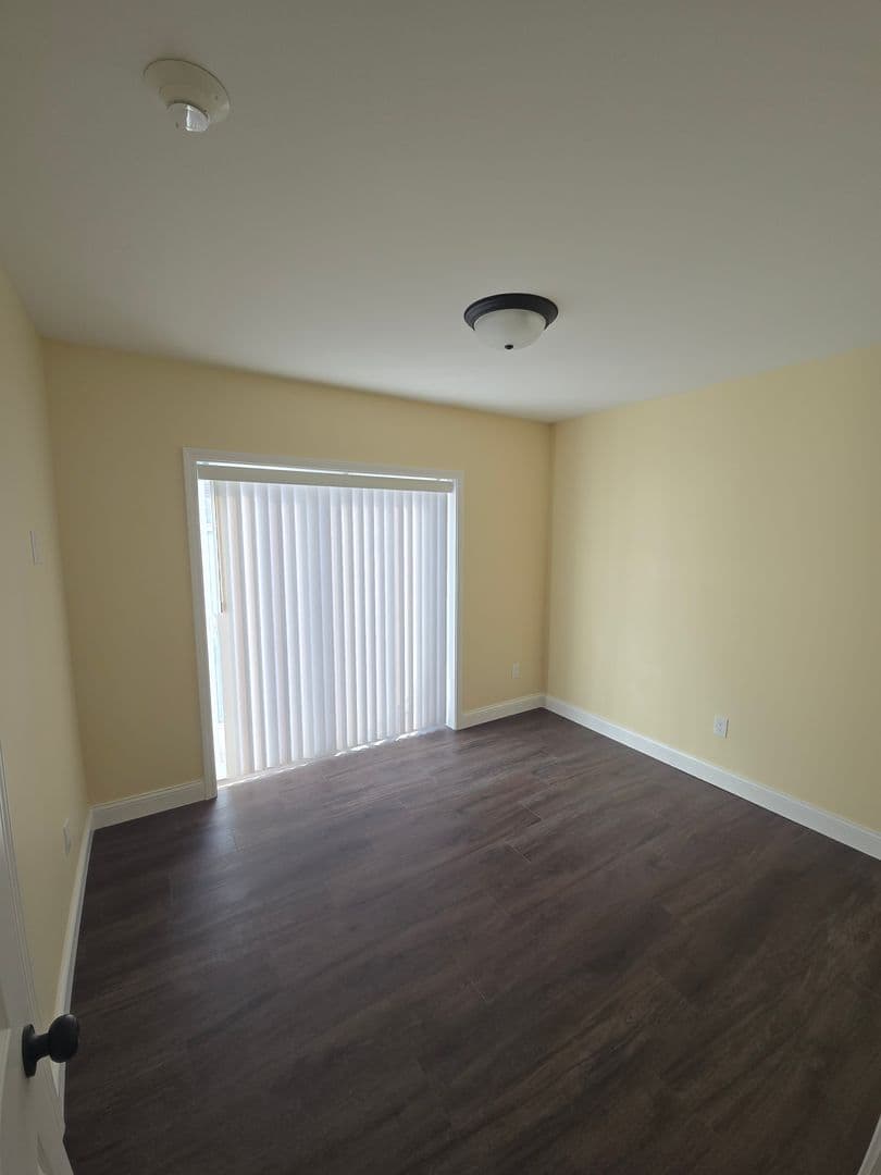 Rockford Apartment: 920 N Church St