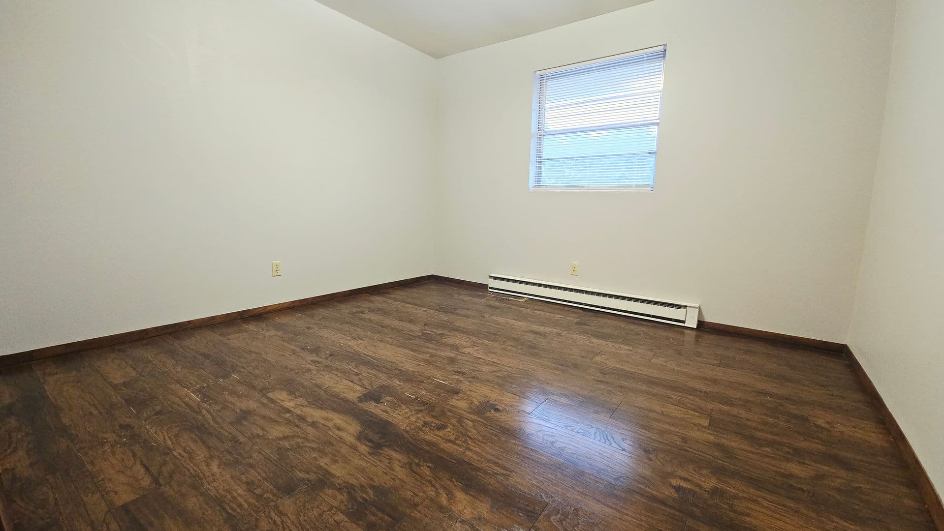 Rockford Apartment: 2425-2505-2513 Wesleyan Ave
