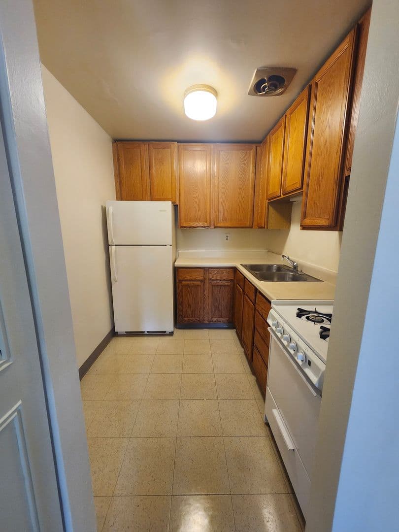 Rockford Apartment: 444 Gramercy Drive