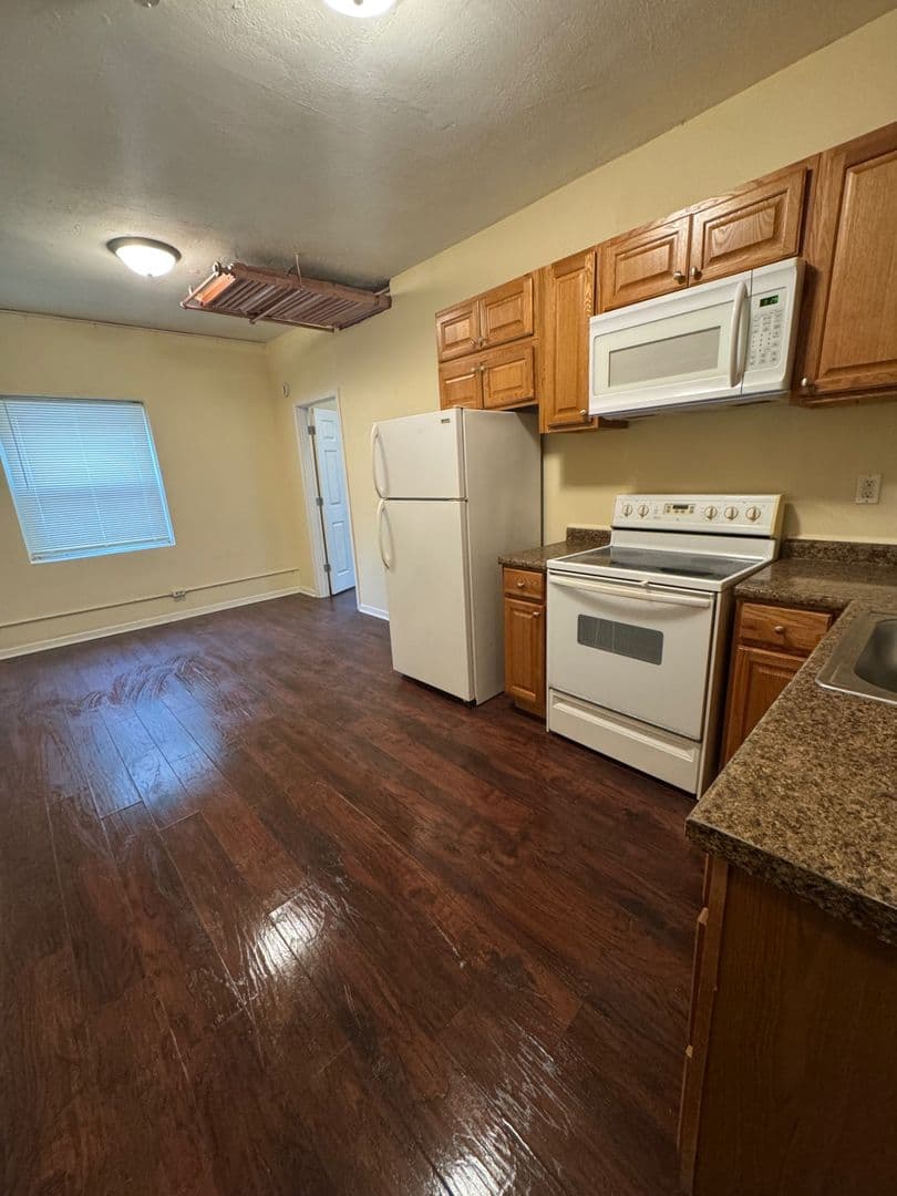 Rockford Apartment: 529 N Main St
