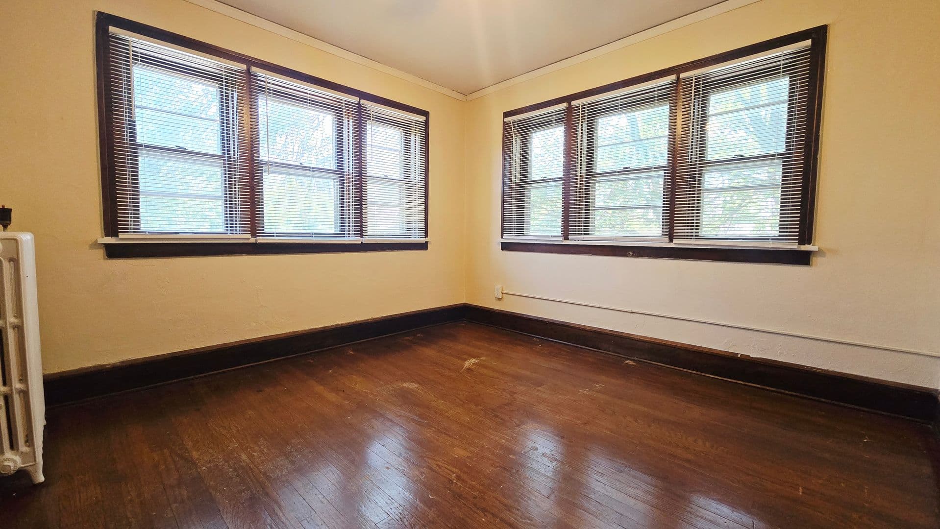 Rockford Apartment: 939 N Church St