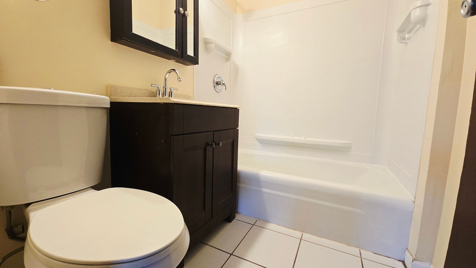 Rockford Apartment: 3627-3631 N Rockton Ave