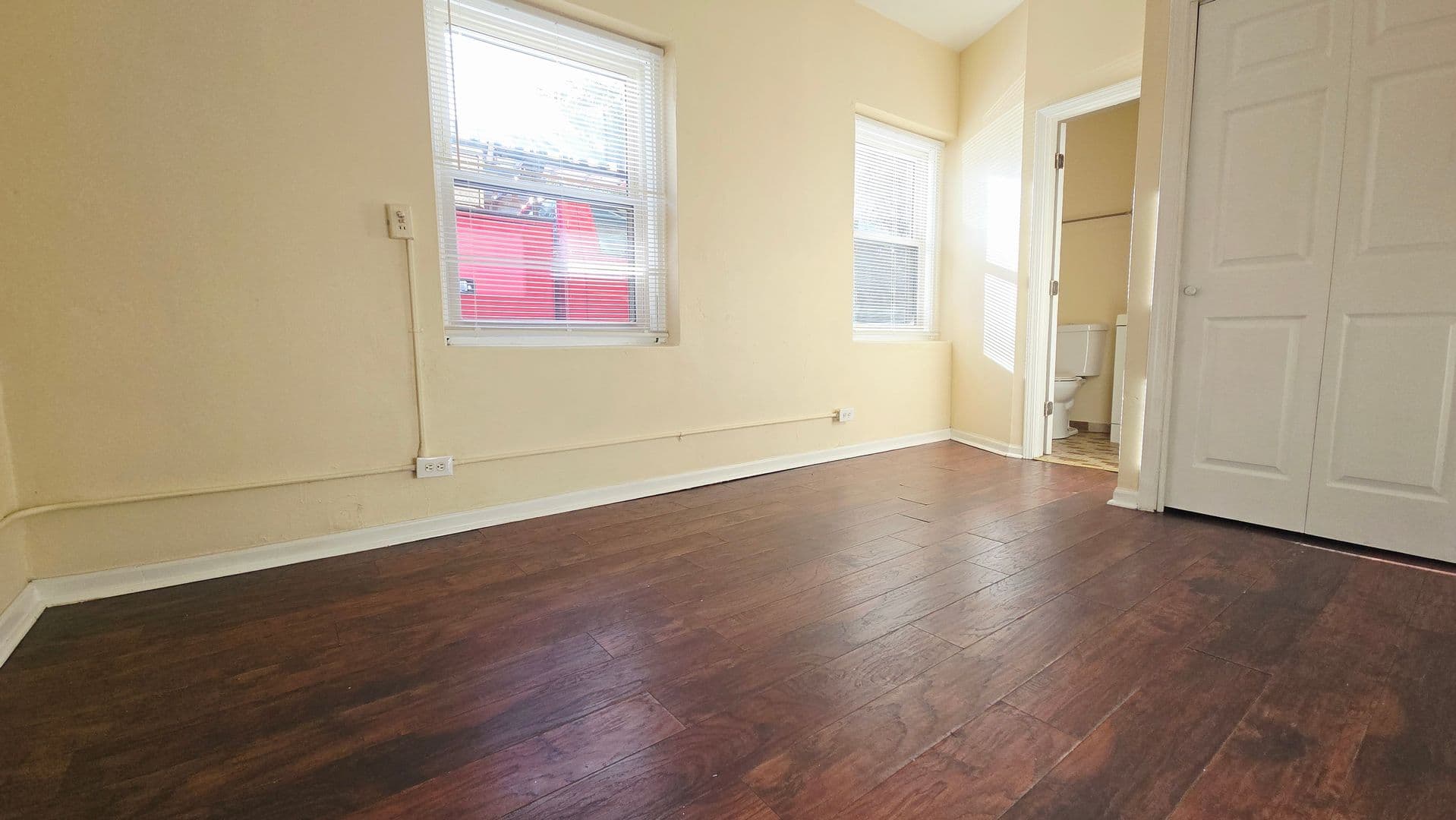 Rockford Apartment: 529 N Main St