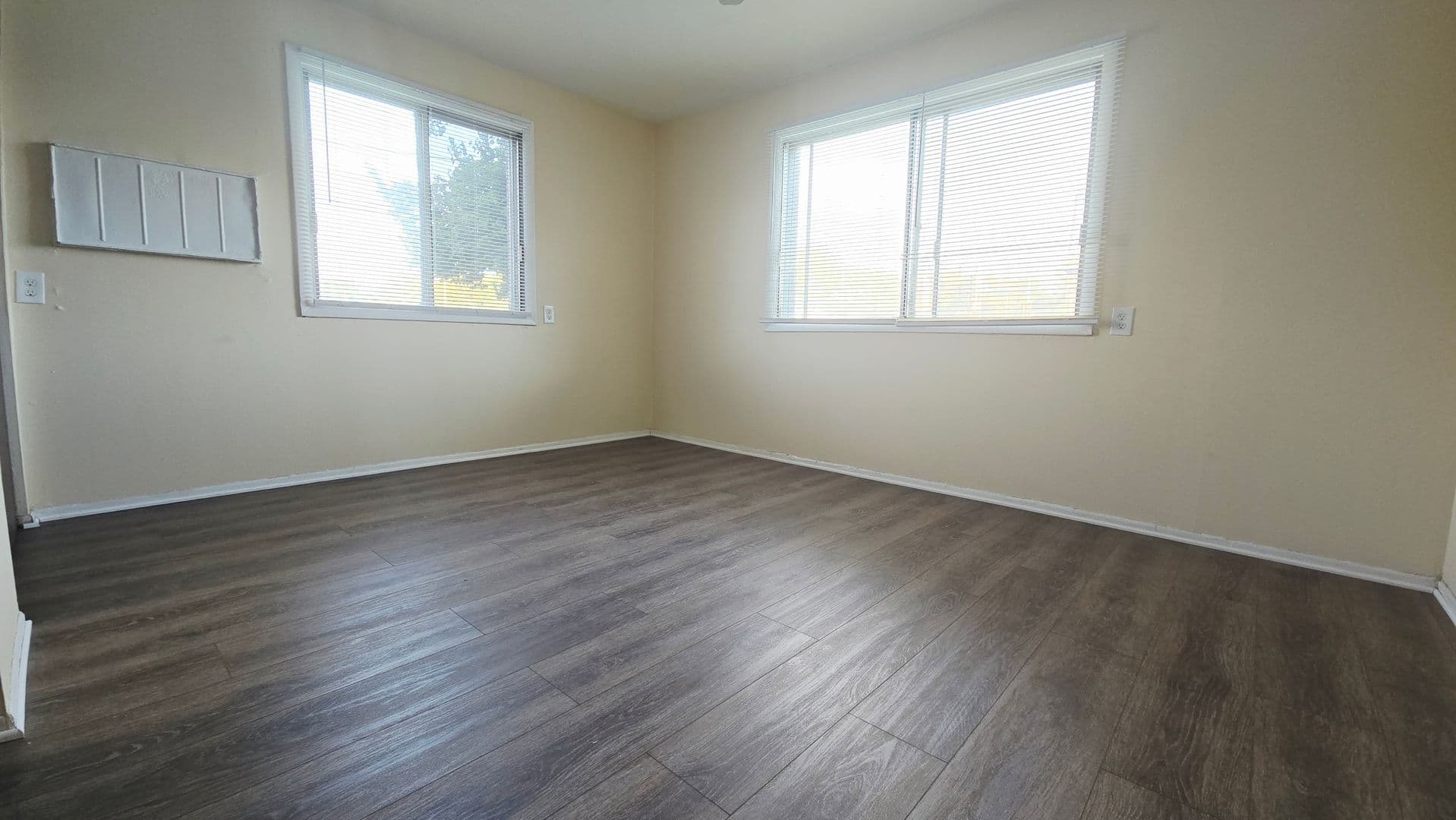 Rockford Apartment: 3627-3631 N Rockton Ave