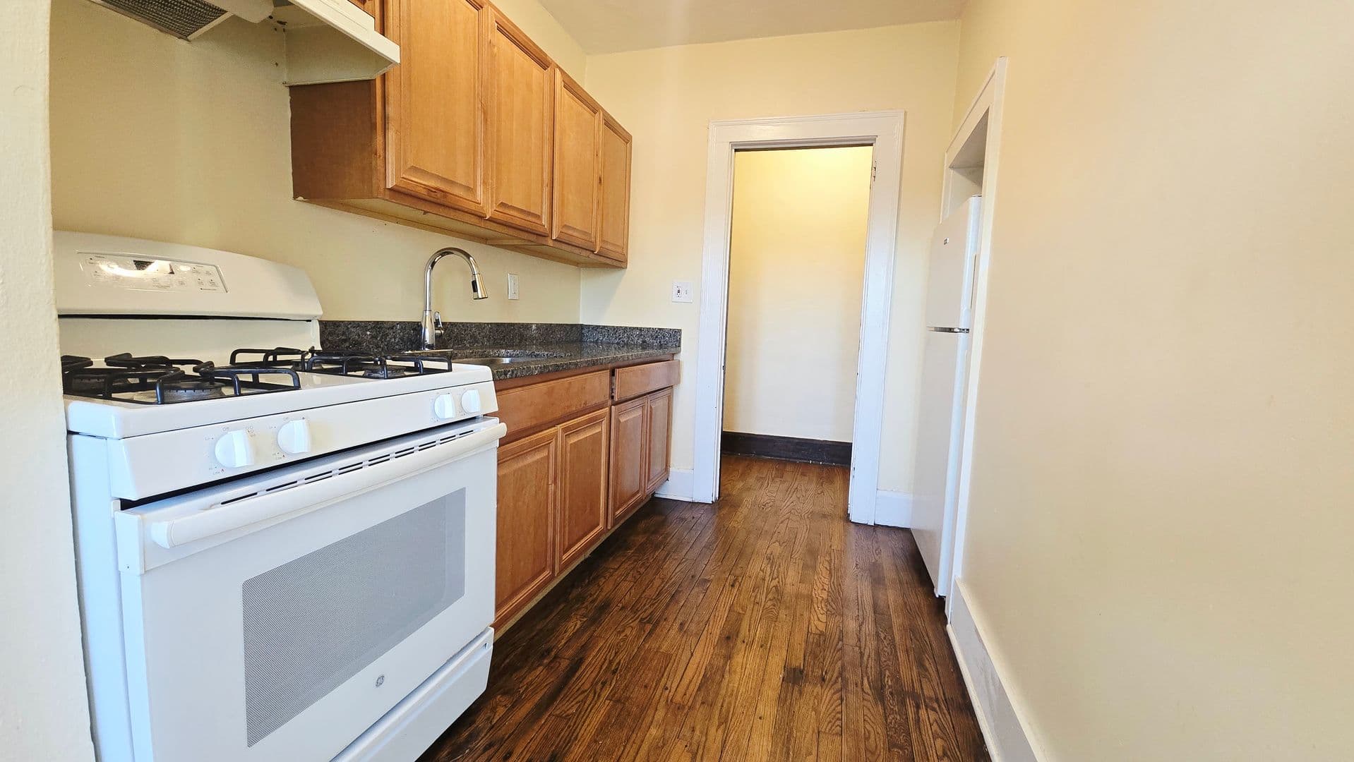 Rockford Apartment: 222 N 5th St