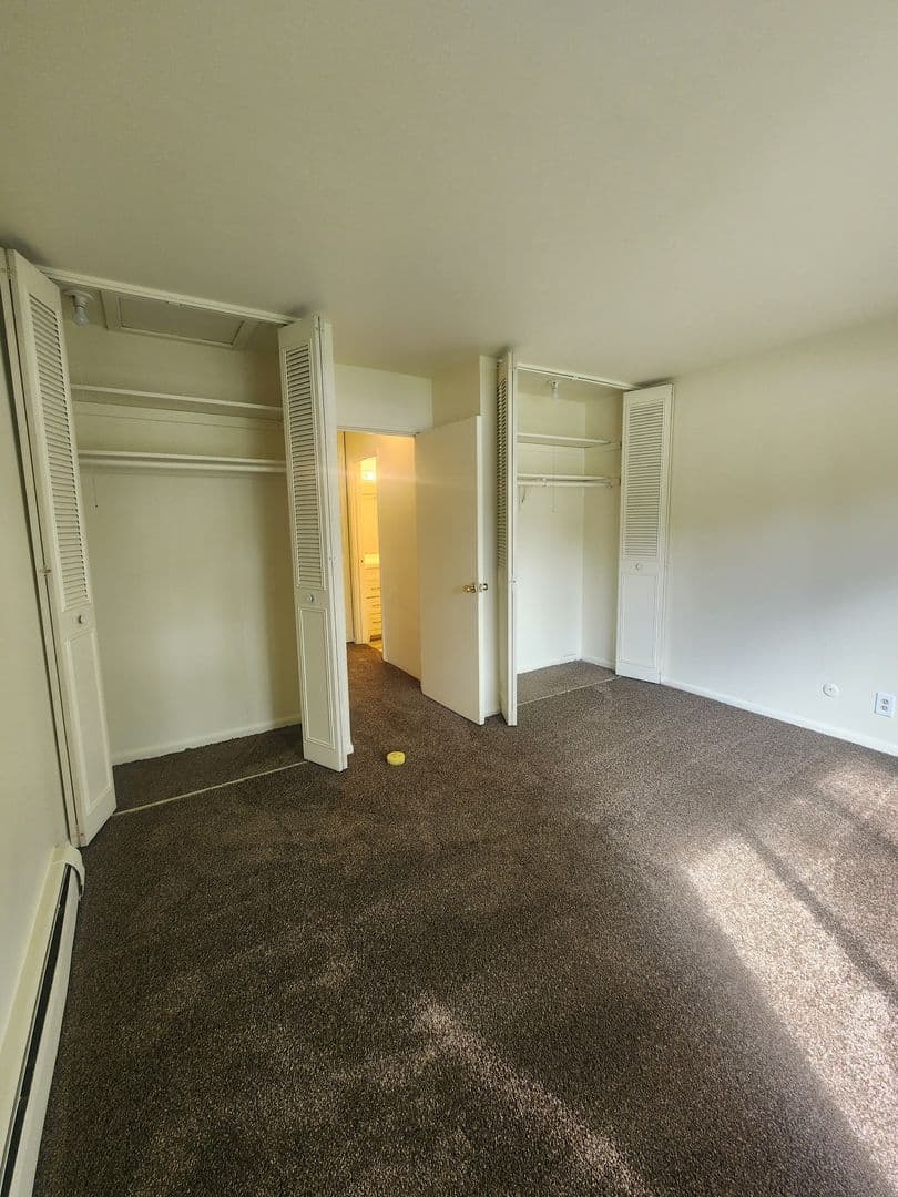 Rockford Apartment: 444 Gramercy Drive