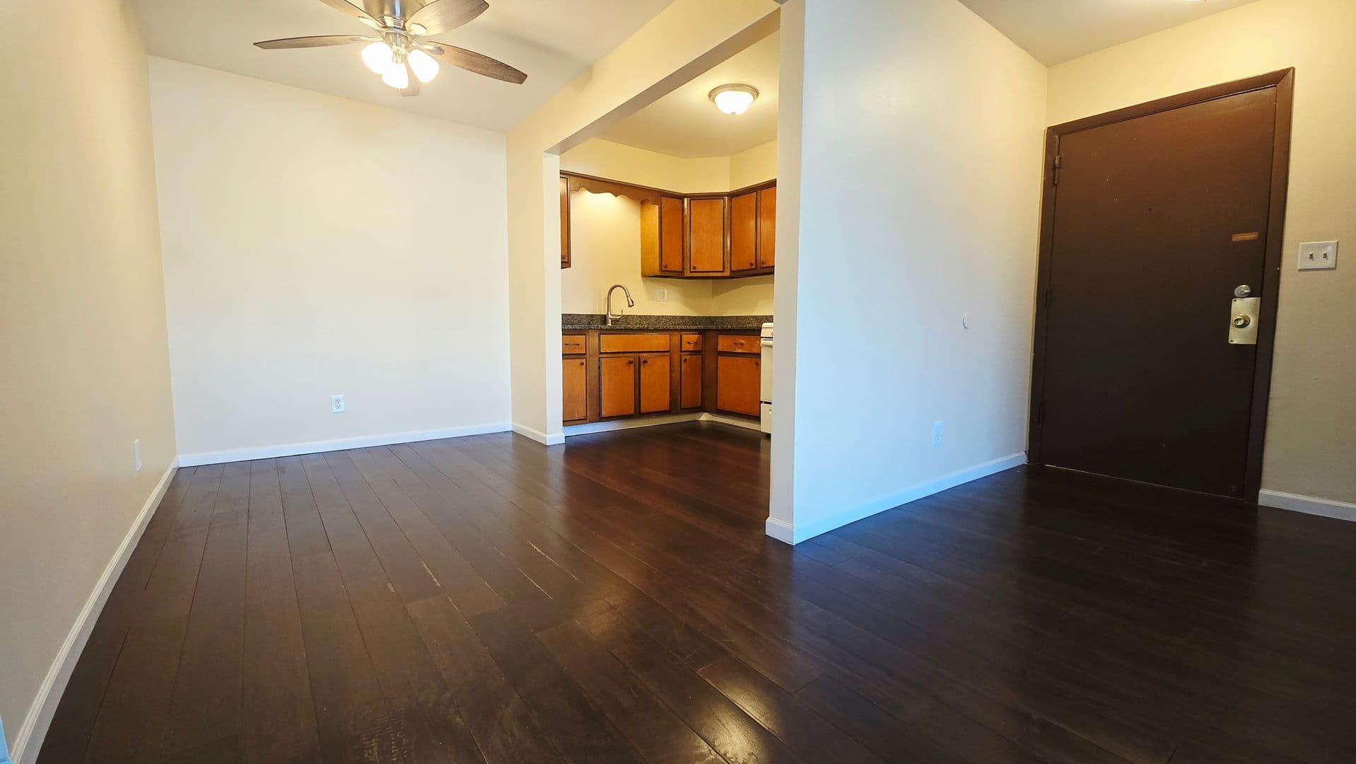 Rockford Apartment: 3627-3631 N Rockton Ave