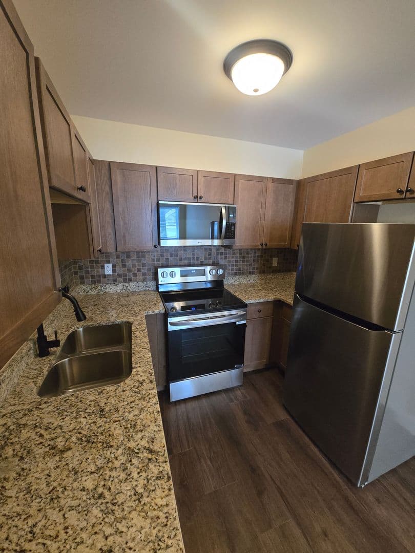 Rockford Apartment: 920 N Church St