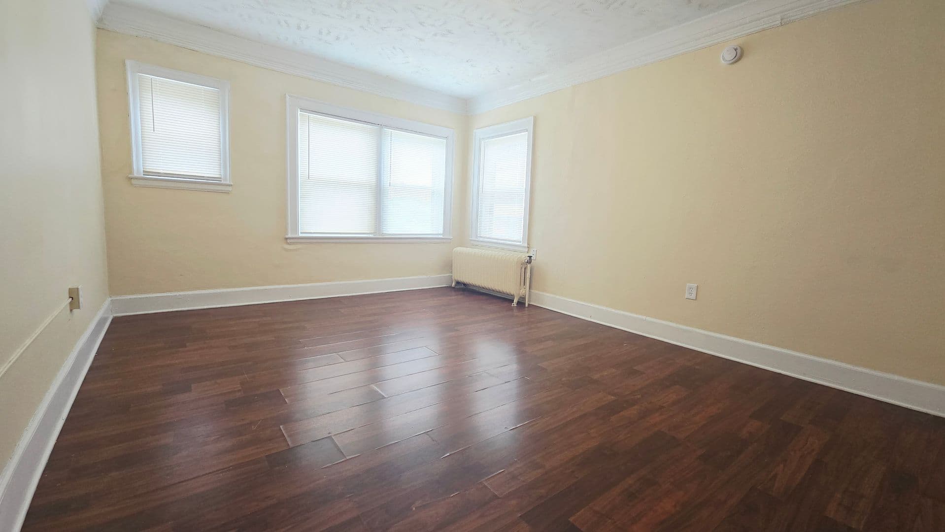 Rockford Apartment: 529 N Main St