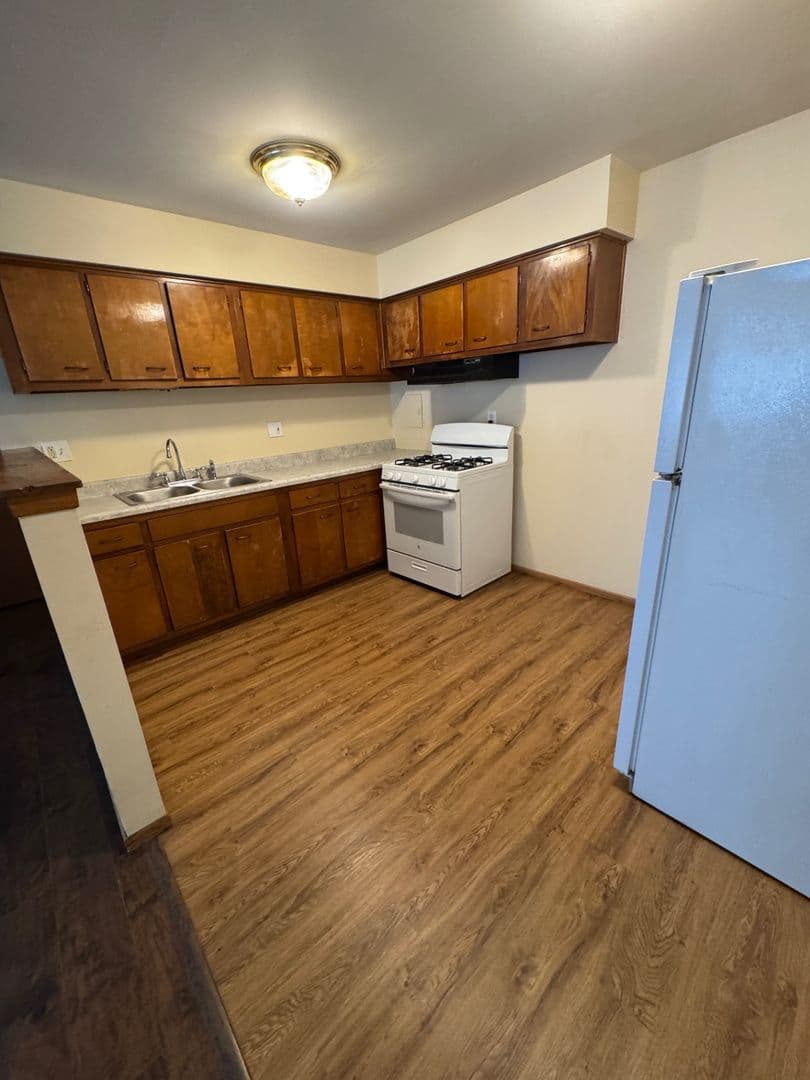 Rockford Apartment: 1020 N Main St