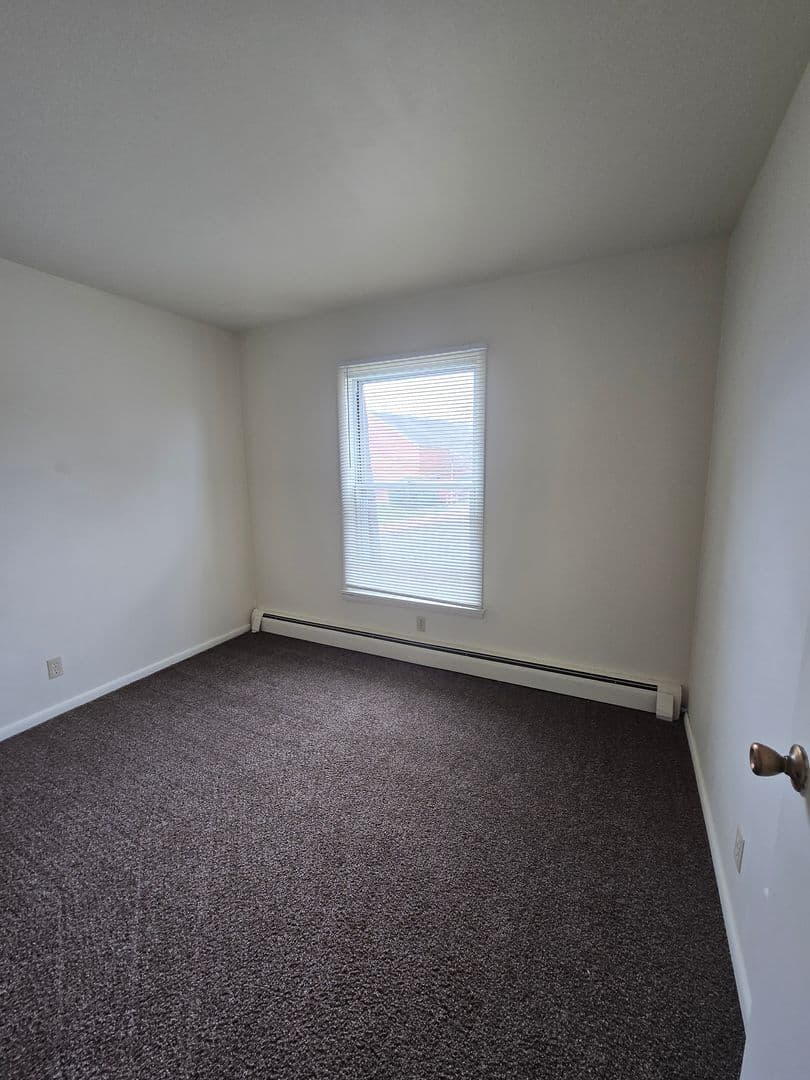 Rockford Apartment: 444 Gramercy Drive