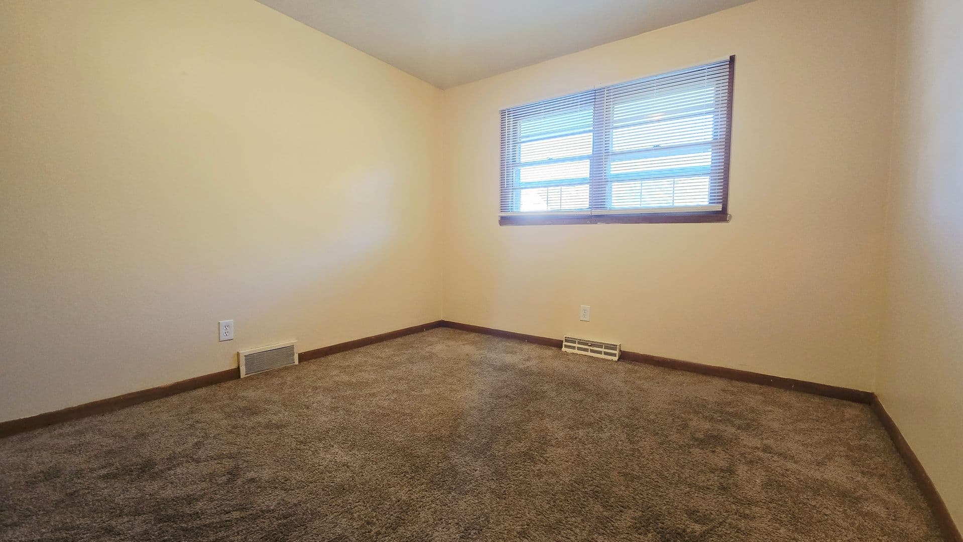 Rockford Apartment: 607 N 2nd St