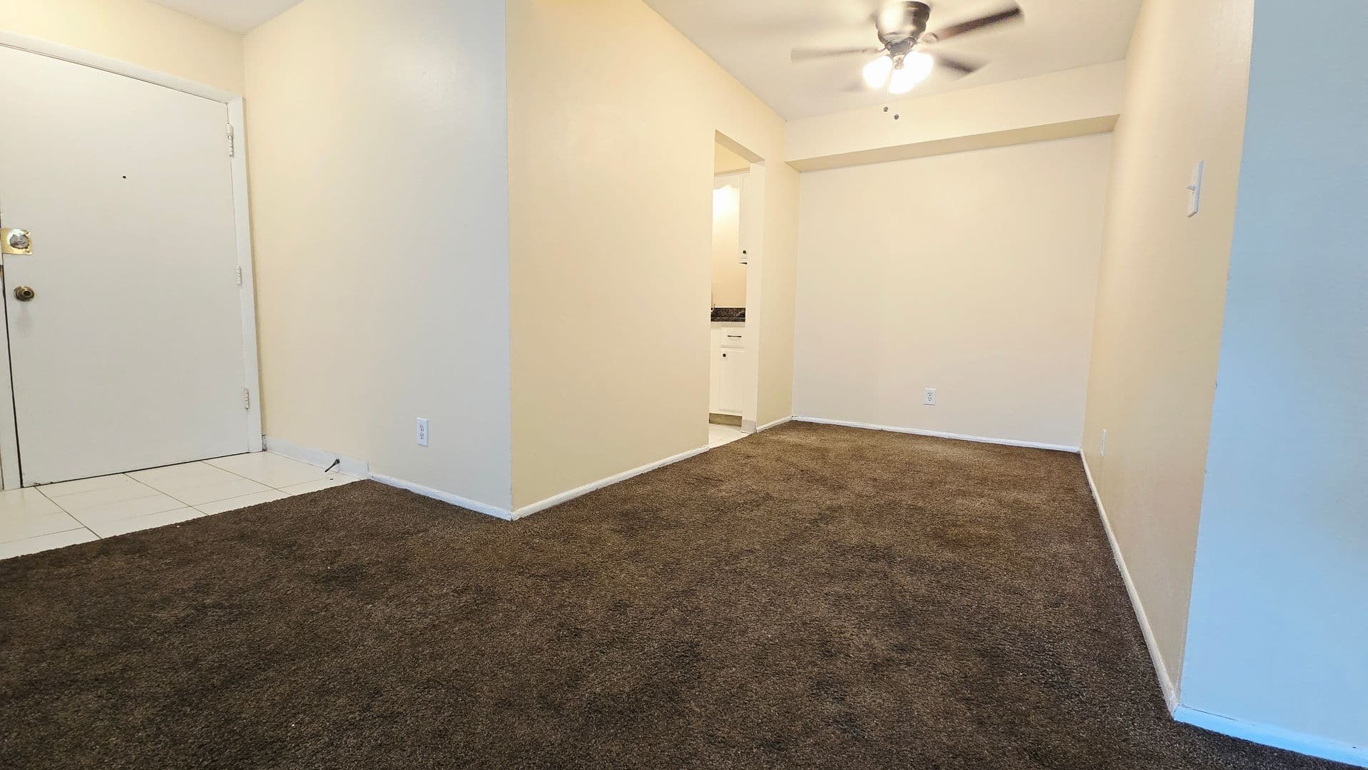 Rockford Apartment: 3627-3631 N Rockton Ave