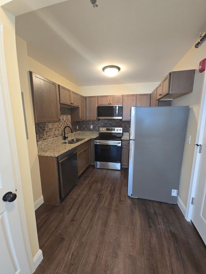 Rockford Apartment: 920 N Church St