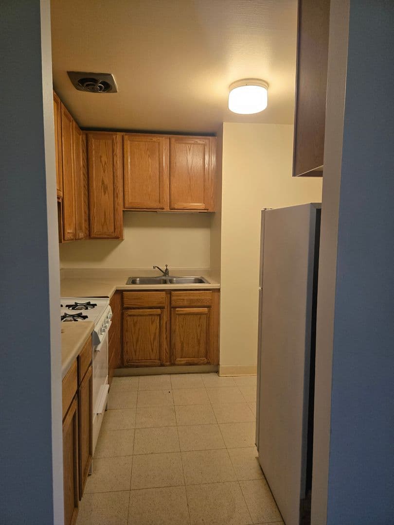 Rockford Apartment: 444 Gramercy Drive