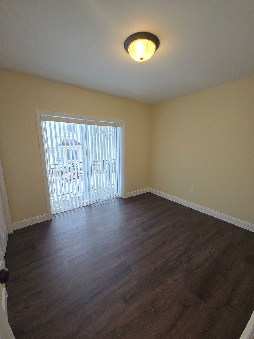Rockford Apartment: 920 N Church St