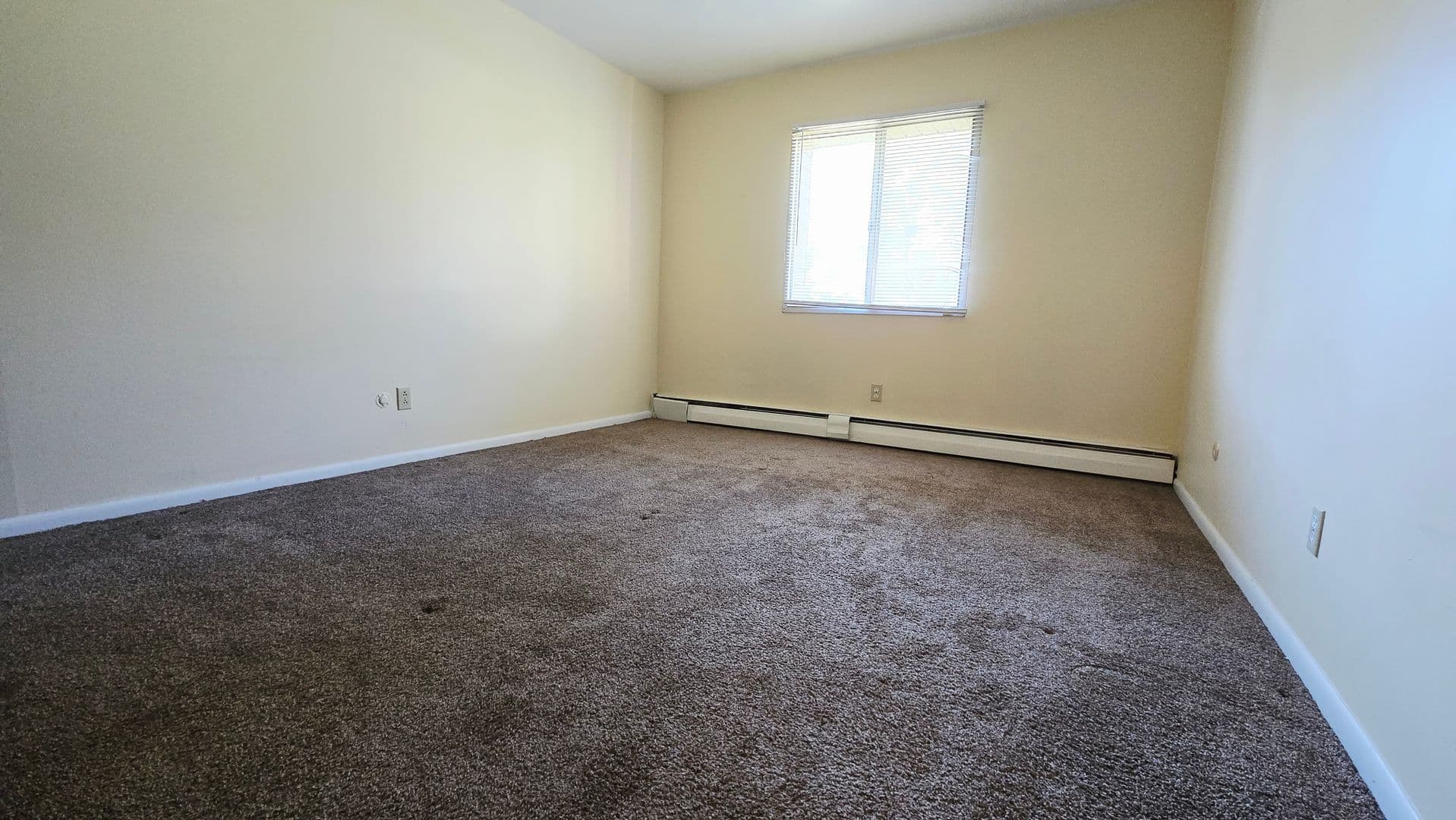 Rockford Apartment: 829 N Court St