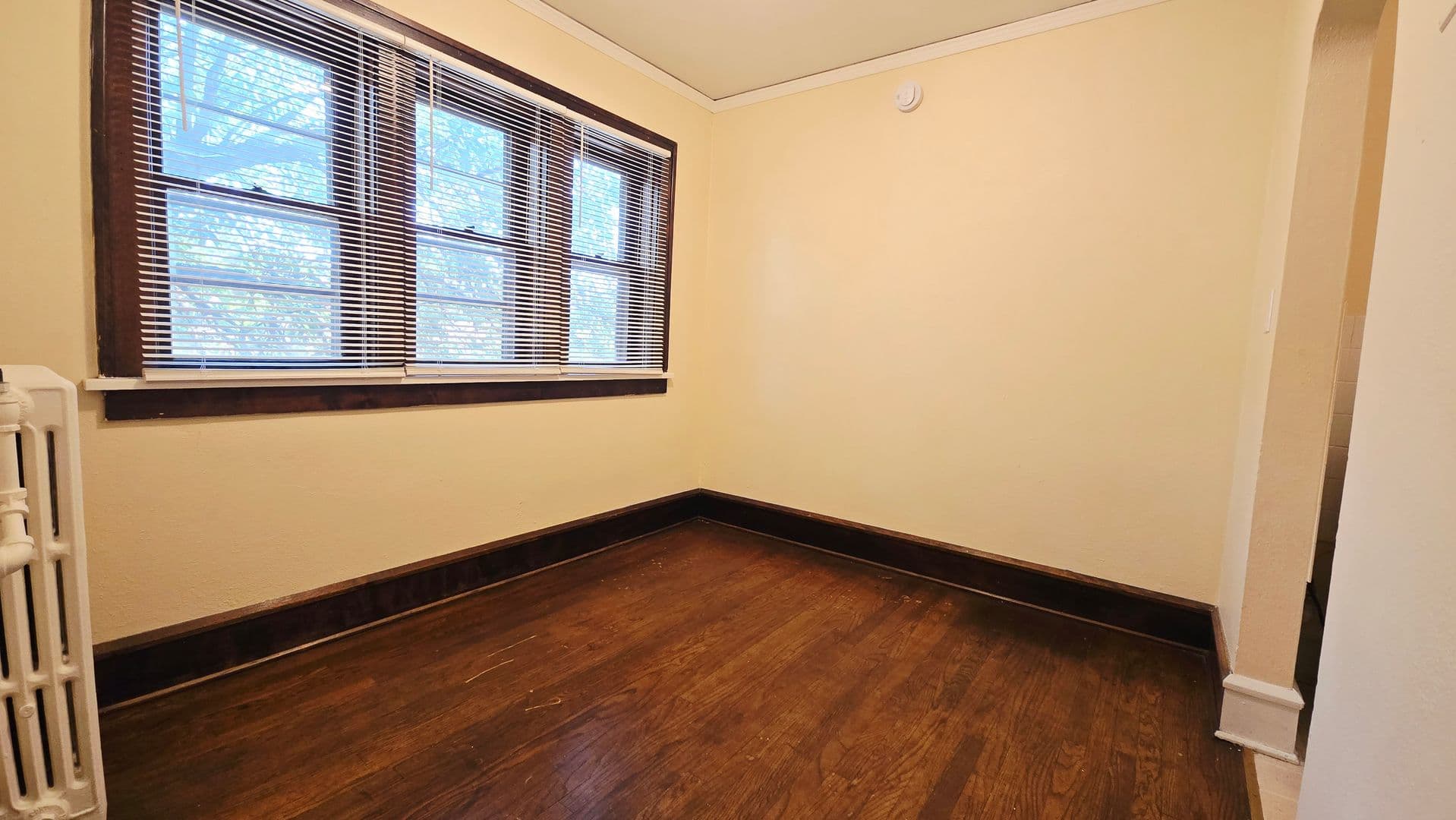 Rockford Apartment: 939 N Church St