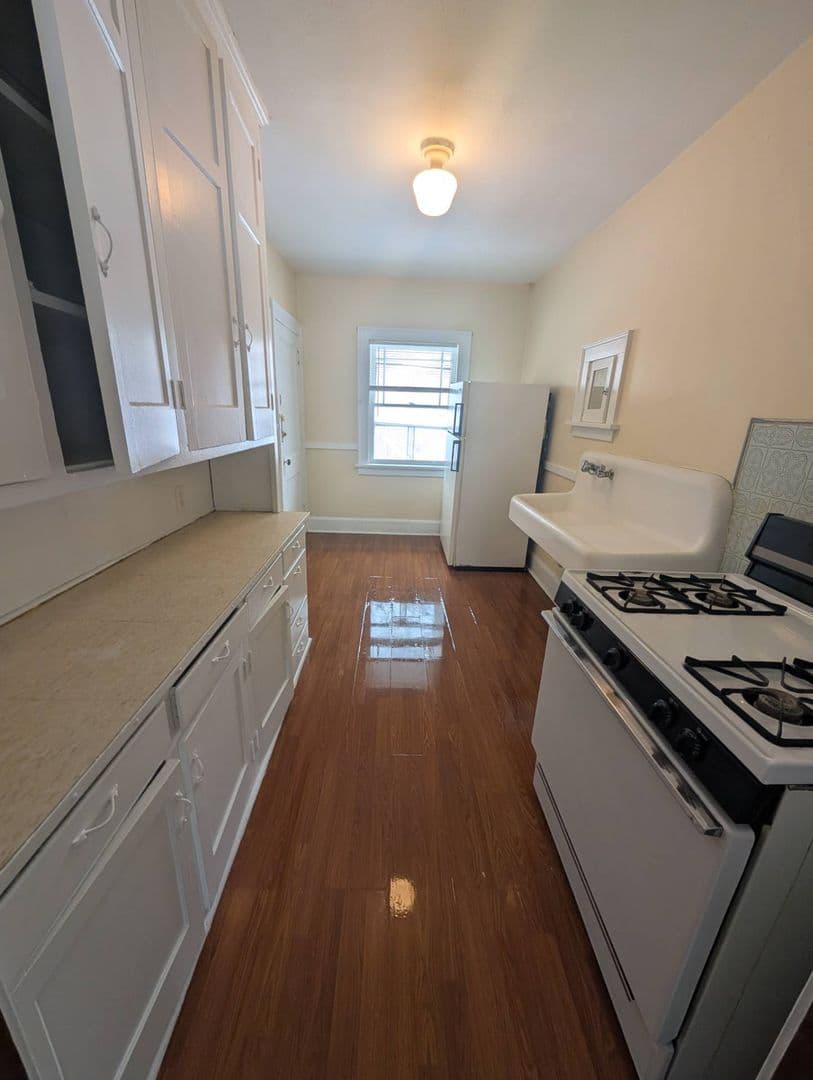 Rockford Apartment: 1303-05 Parmele St