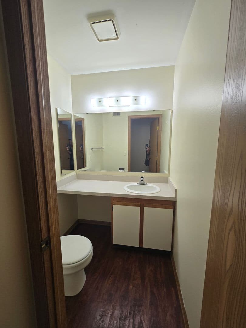 Rockford Apartment: 2723-2837 Silent Wood Trail