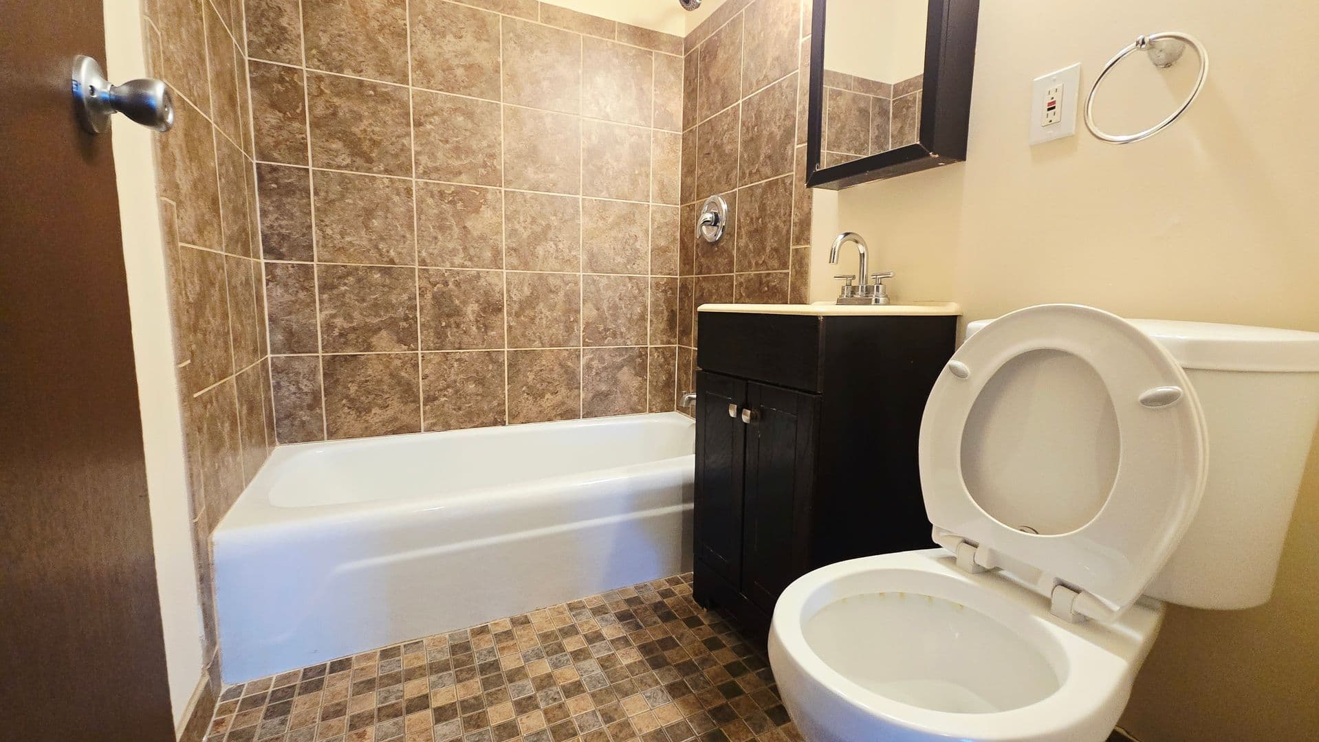 Rockford Apartment: 3627-3631 N Rockton Ave