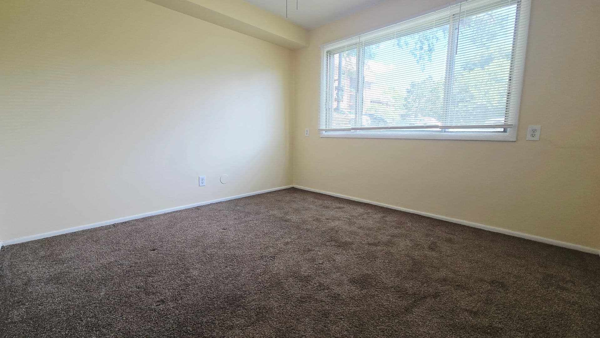Rockford Apartment: 3627-3631 N Rockton Ave