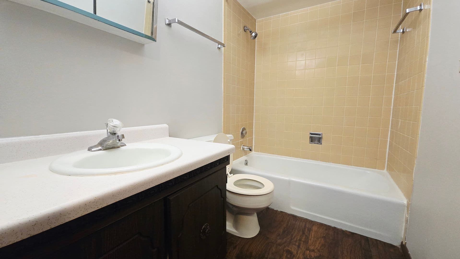 Rockford Apartment: 2425-2505-2513 Wesleyan Ave