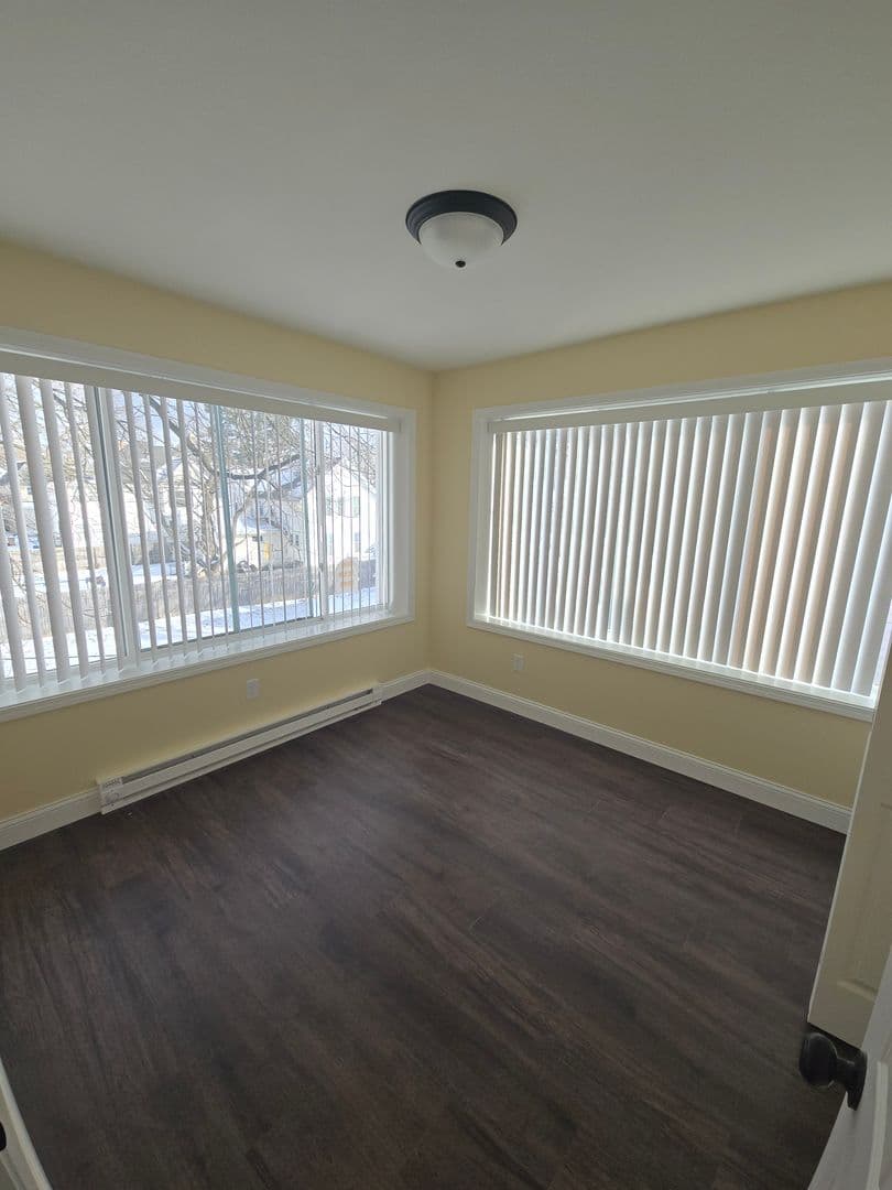 Rockford Apartment: 920 N Church St