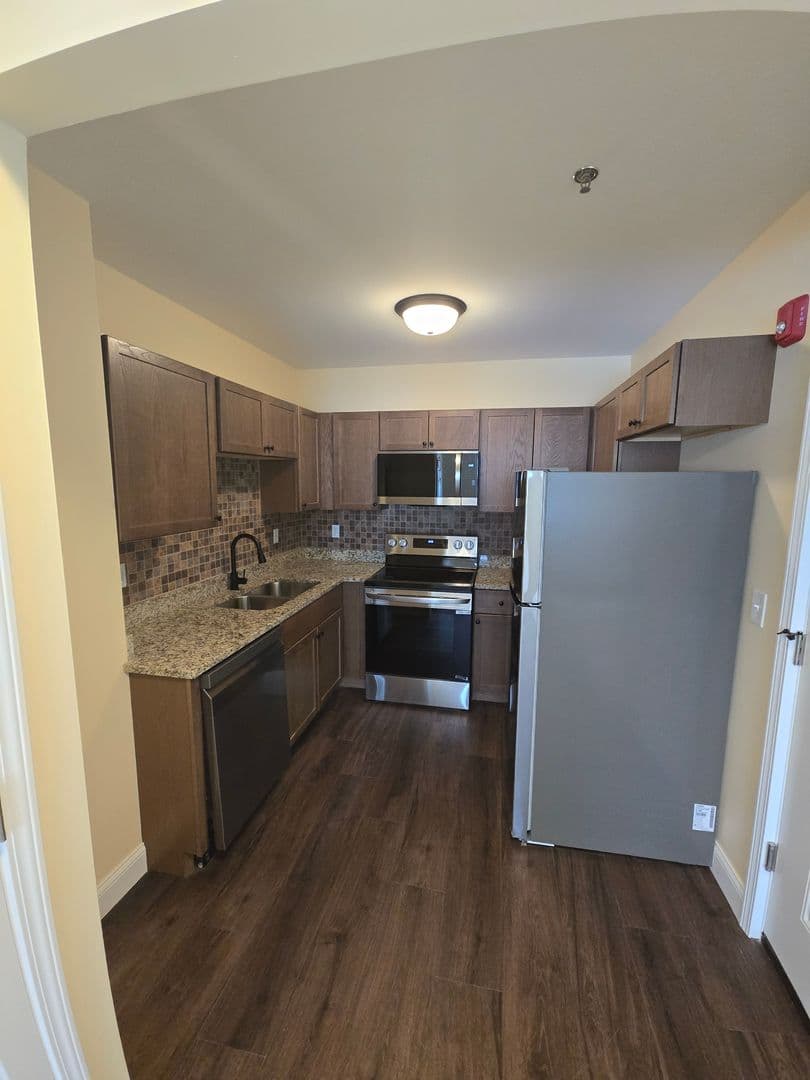 Rockford Apartment: 920 N Church St