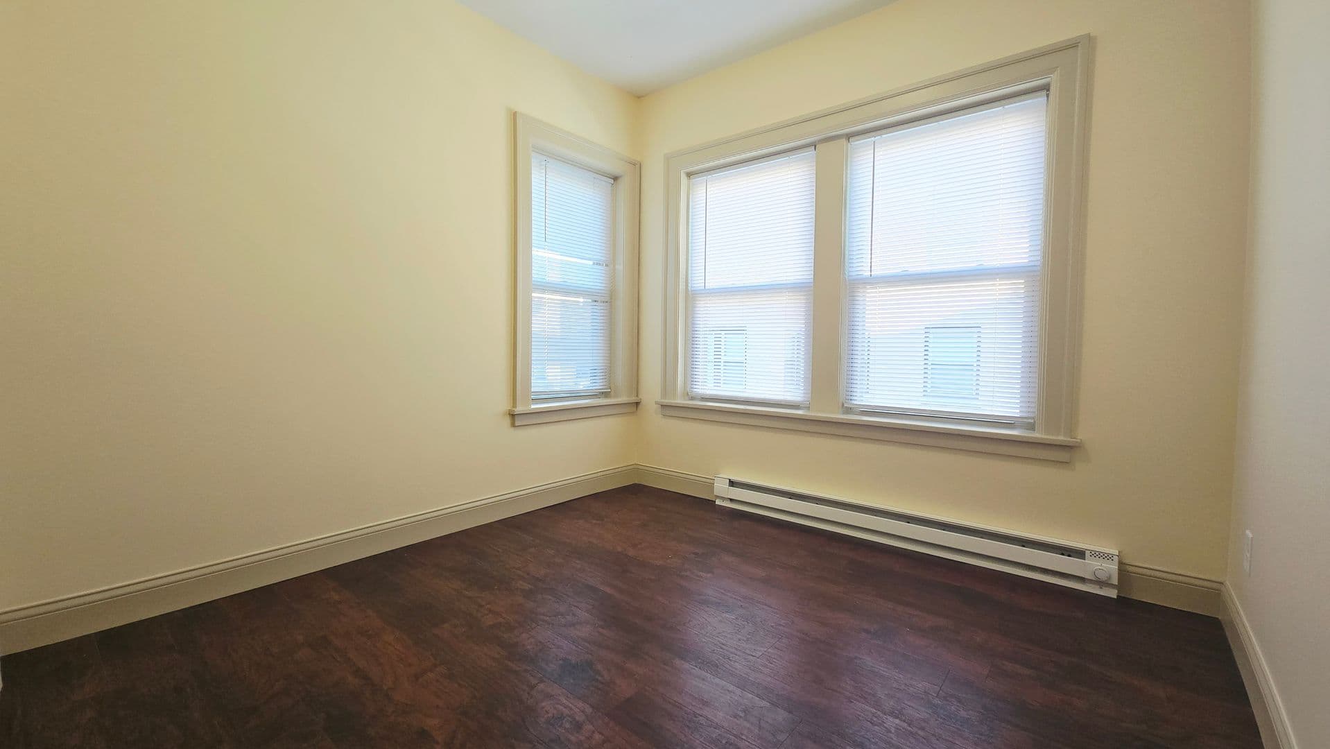 Rockford Apartment: 1416 E State St