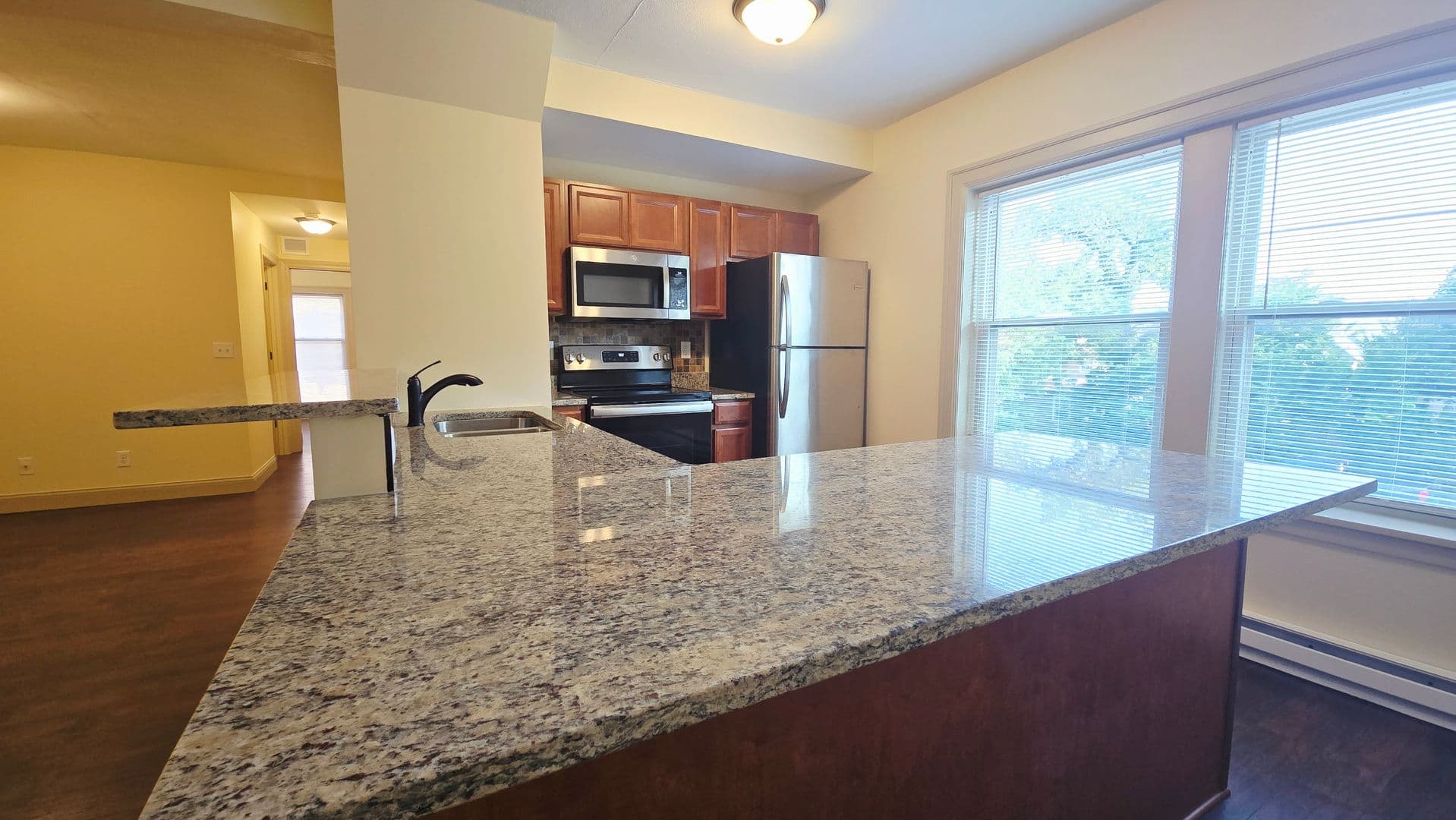 Rockford Apartment: 1416 E State St