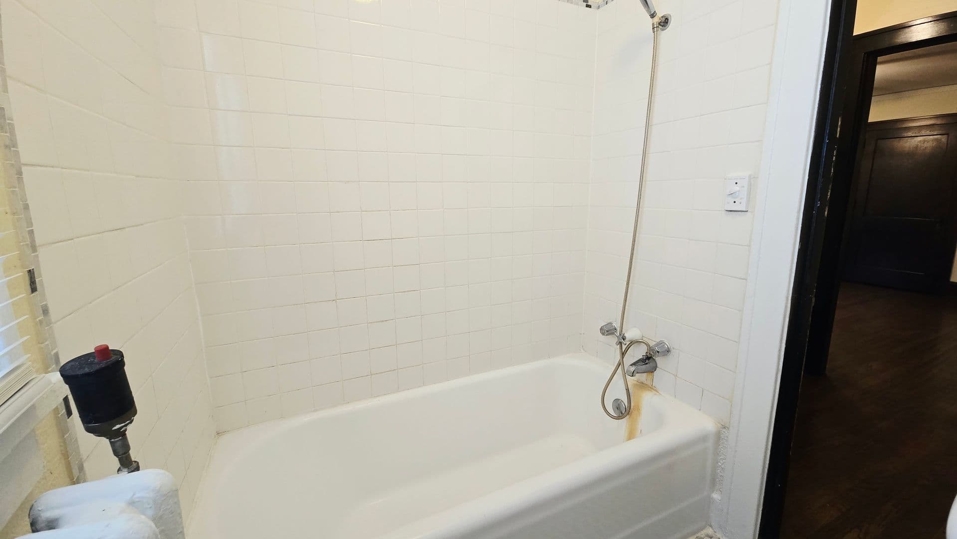 Rockford Apartment: 939 N Church St