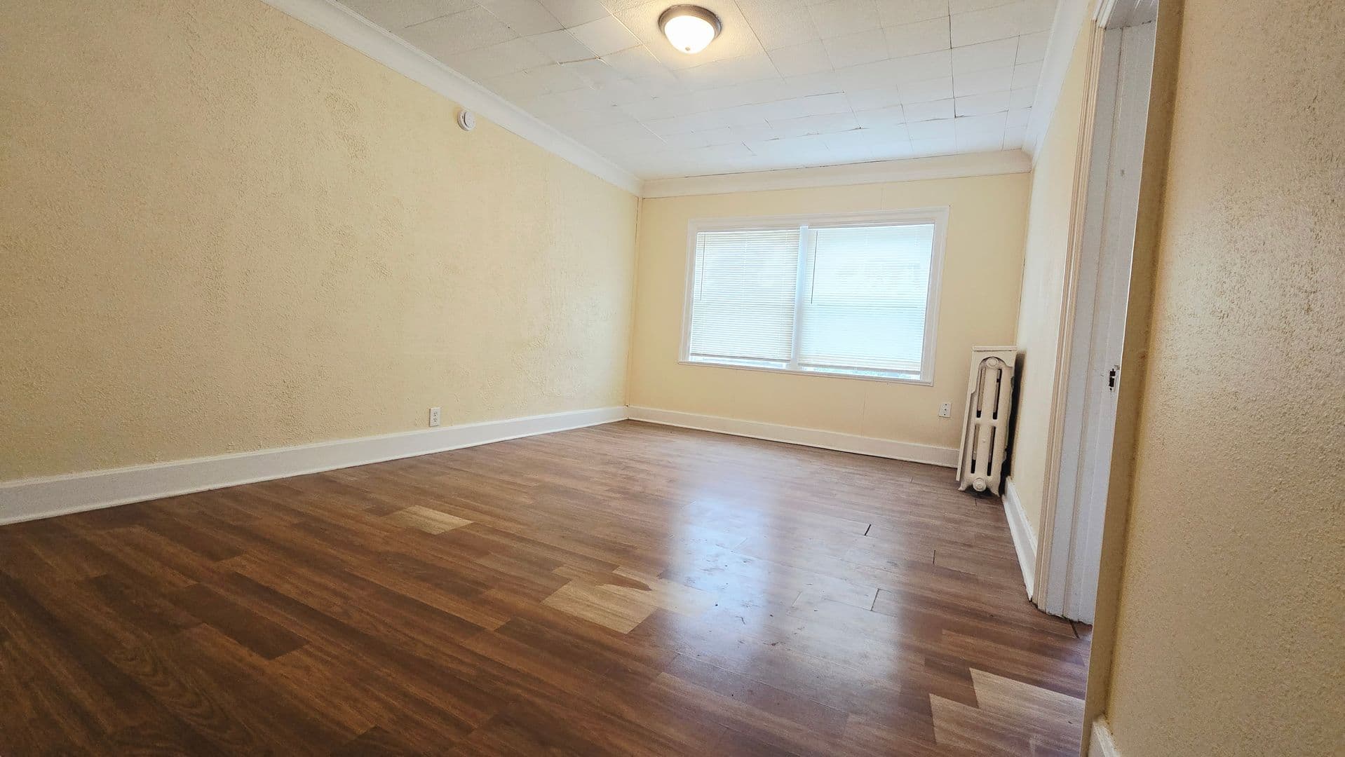 Rockford Apartment: 1524-1528 Broadway St