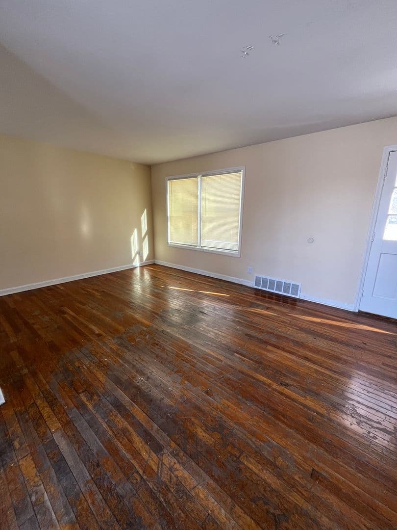Rantoul Apartment: 701-749 Cantonment Ave