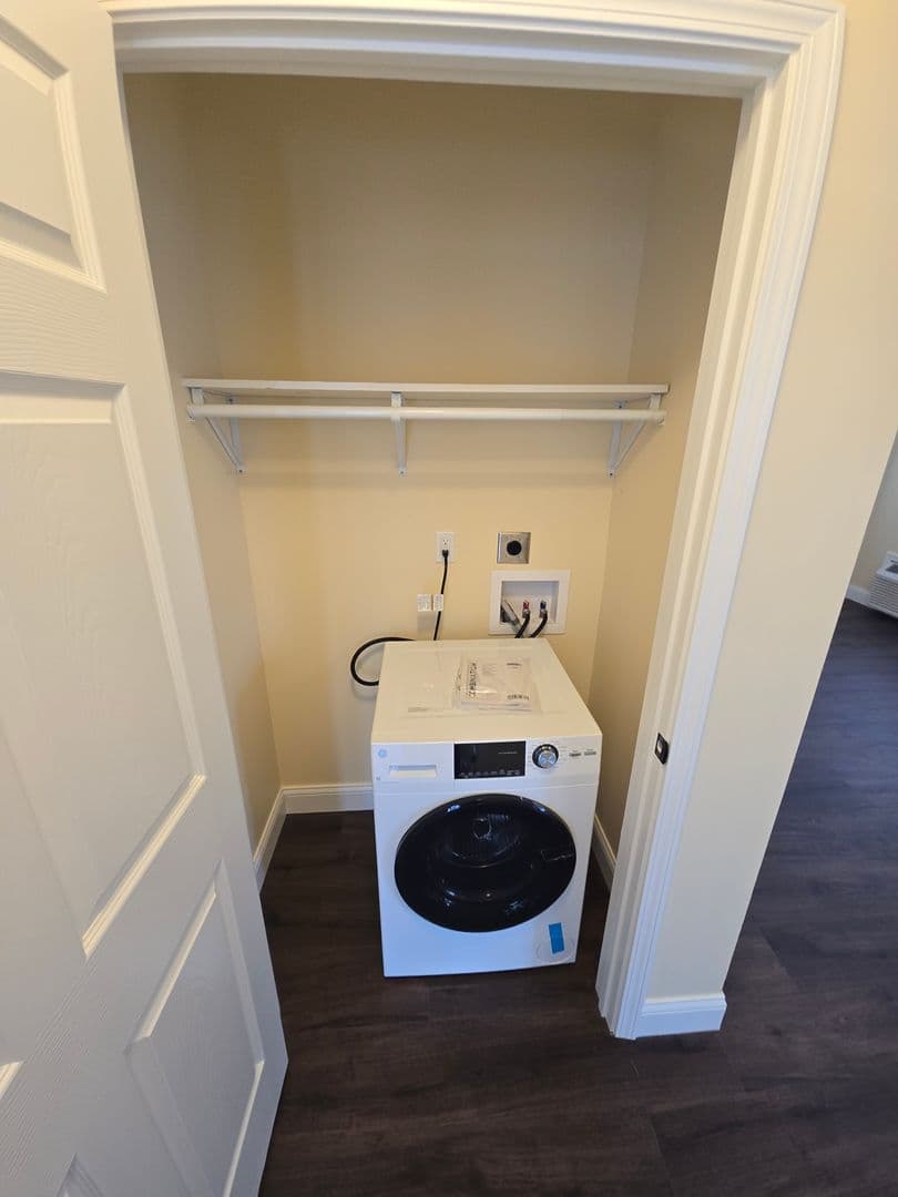 Rockford Apartment: 920 N Church St