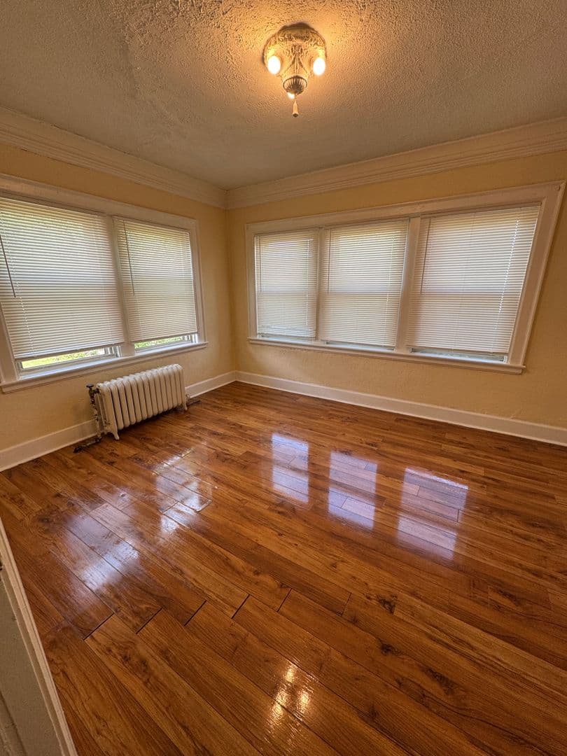 Rockford Apartment: 529 N Main St
