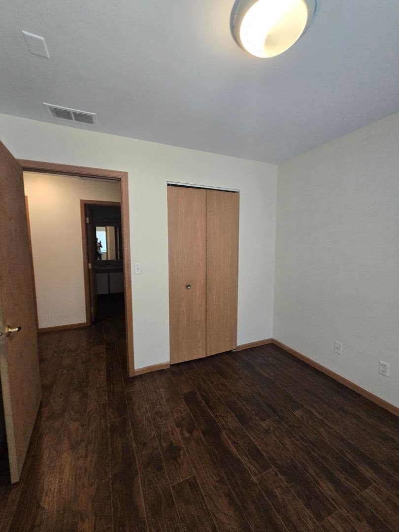 Rockford Apartment: 2723-2837 Silent Wood Trail