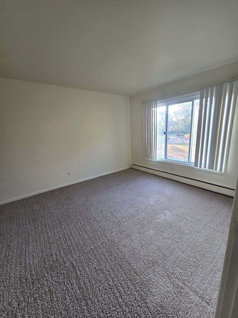 Rockford Apartment: 444 Gramercy Drive