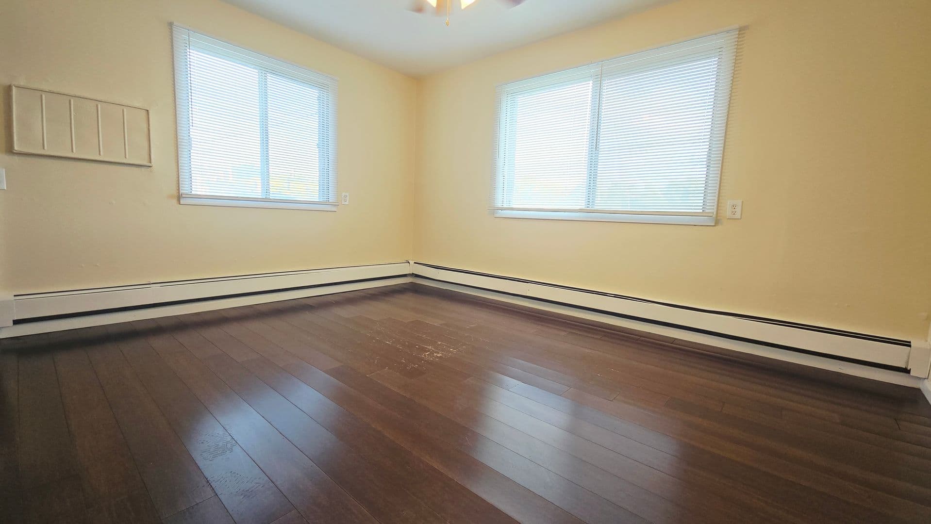 Rockford Apartment: 3627-3631 N Rockton Ave