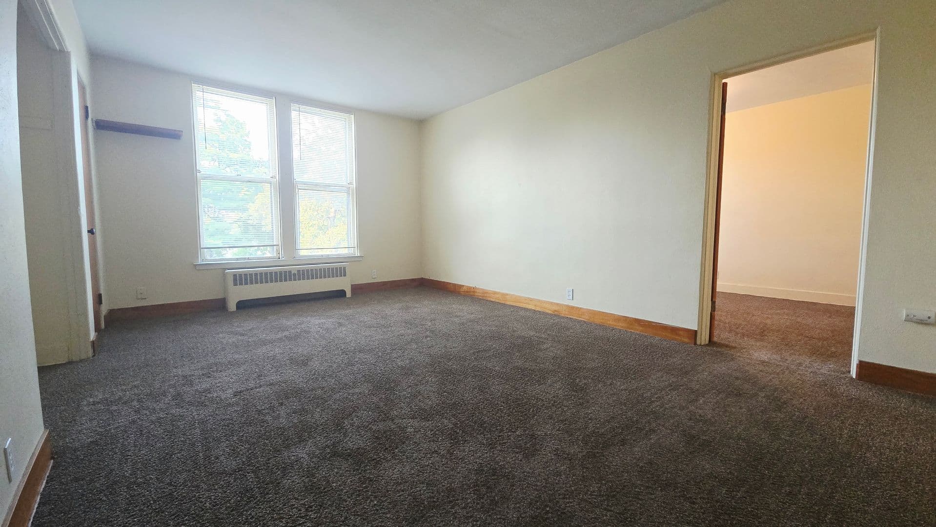 Rockford Apartment: 1904 N Main St