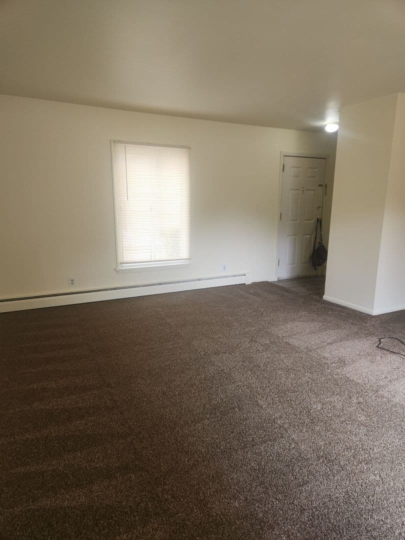 Rockford Apartment: 444 Gramercy Drive