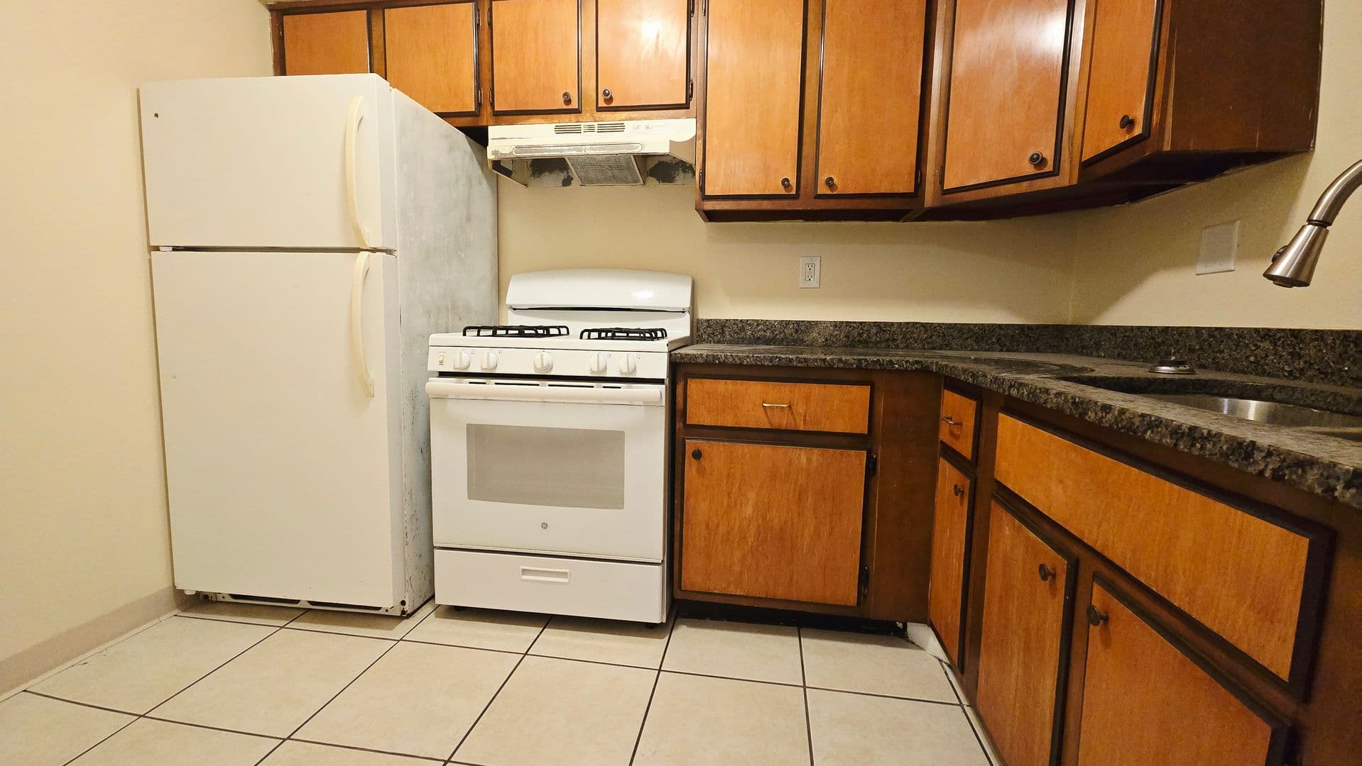 Rockford Apartment: 3627-3631 N Rockton Ave