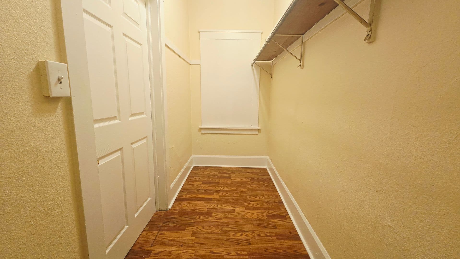 Rockford Apartment: 2001 S 5th St