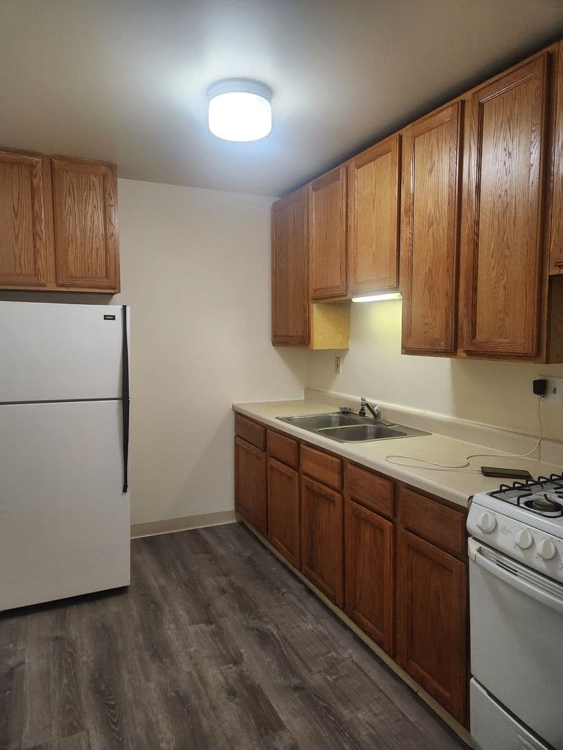 Rockford Apartment: 444 Gramercy Drive