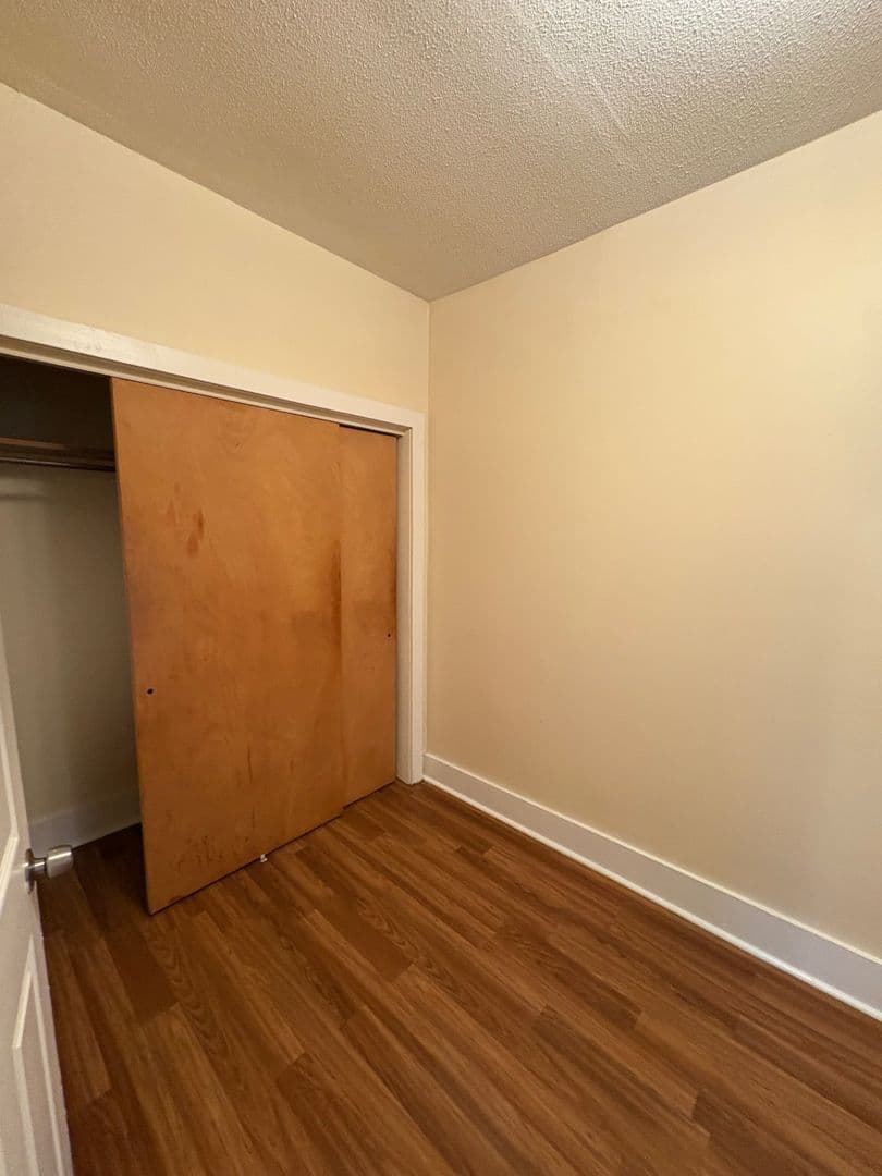 Rockford Apartment: 322-324 S 4th St