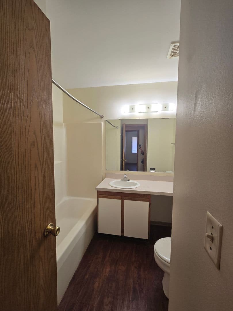 Rockford Apartment: 2723-2837 Silent Wood Trail
