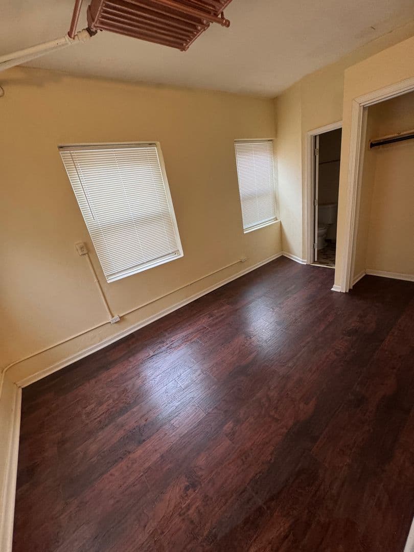 Rockford Apartment: 529 N Main St