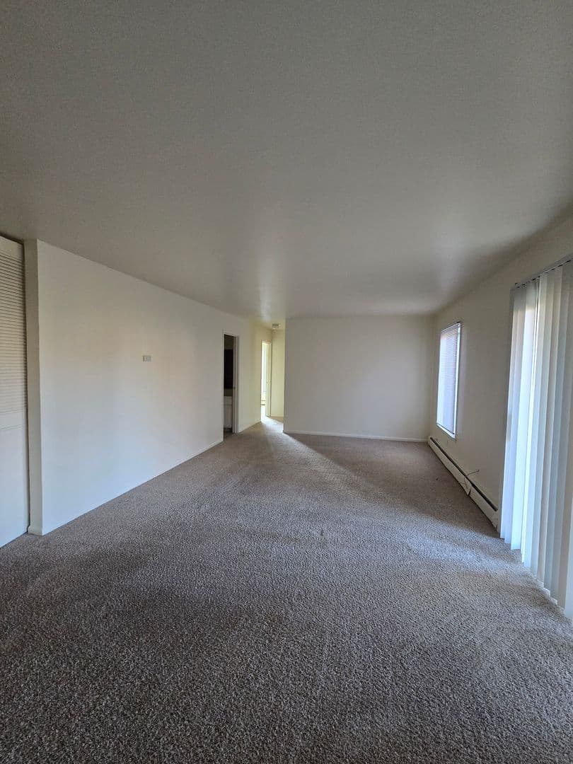 Rockford Apartment: 444 Gramercy Drive